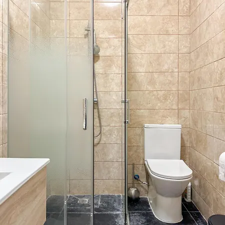 Homestay Double Bed In Arroios Lisbon